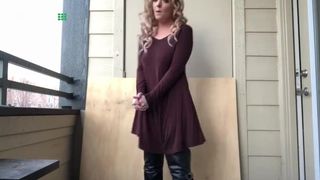 Sexy Blonde Farting in Front of Neighbors