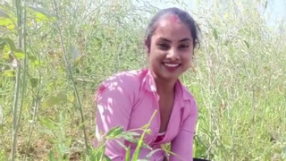 Kinky conversation with Neha Bhabhi by taking her to the mustard field