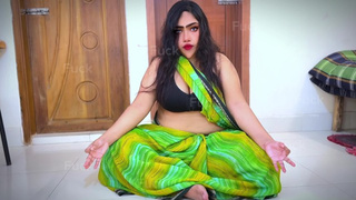 (भारतीय सेक्स) Fucking A Gorgeous Indian Sweet Stepmom while She doing yoga - gigantic Butt Fuck & Spunk