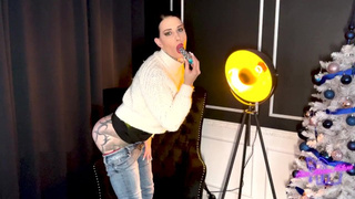 Anal plug in the bum with alluring high heels and sweet jeans