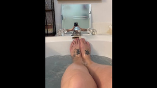 FAT WOMAN stepmom MILF foot bizarre dripping wet in bath wrinkled soles in the mirror
