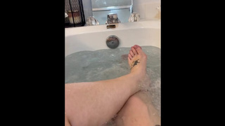 BIG BODIED WOMAN Stepmom MILF long legs and foot bizarre in the tub