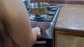 ¡Casi nos Descubren! Suegra y Yerno se quedan solos, Se convierte en ????????.