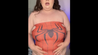 BIG BREASTED WOMAN DRESS AS SPIDERWOMAN LETS HER BELLY HANG