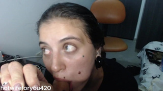 chica universitaria te hace una mamada profunda mucha saliva
