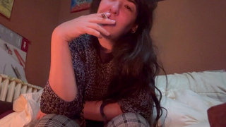 I provoke my friend in his house to fuck me while I smoke.
