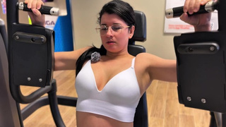 Nerd chick with glasses gets excited in the gym and mounts her gym crush