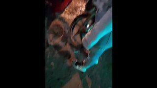Mi cuñada toda enfiestada abrió las piernas para follar en la calle me corro dentro de su coño calie