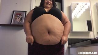 BigCutie Luscious tries on Stretchy Pants