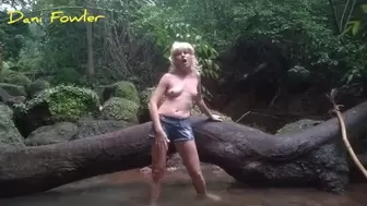 Angel Fowler Walk Naked in the Jungle and Play with her Titties