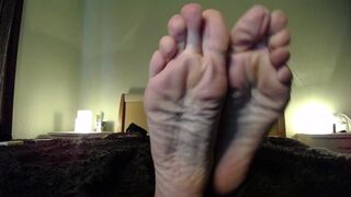 Worship my Enormous Wrinckled Feet, Foot Perv!