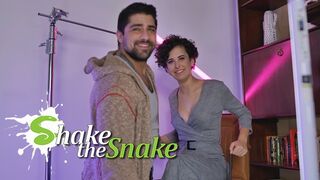 Shake the Snake - she Rides her way to the Top